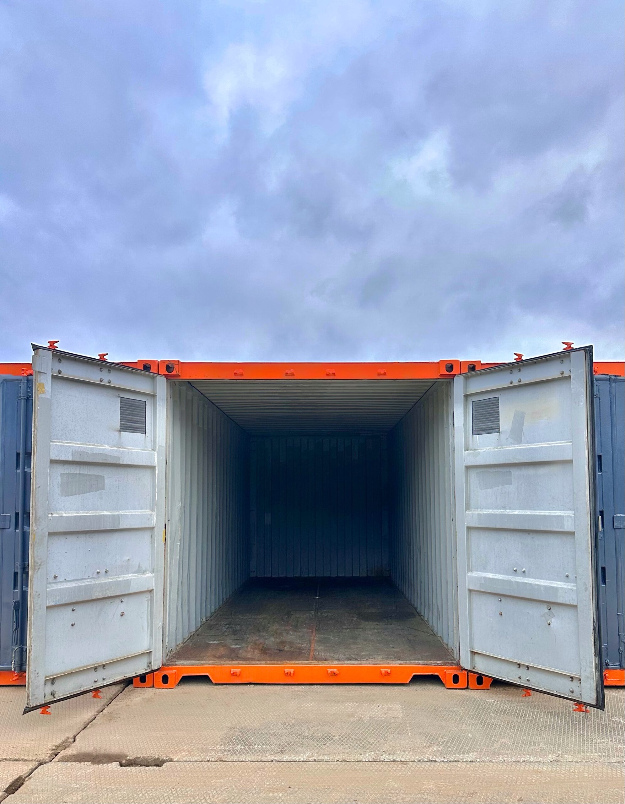 Аренда контейнера 20 футов под склад — второй этаж